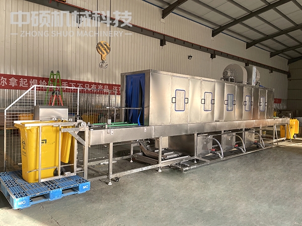 東莞市隧道式醫(yī)廢桶清洗機(jī)現(xiàn)場使用實(shí)拍，可對接機(jī)器人機(jī)械手